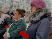 Депутаты Ачинска возложили цветы в память о жертвах теракта в «Крокус Сити Холле»