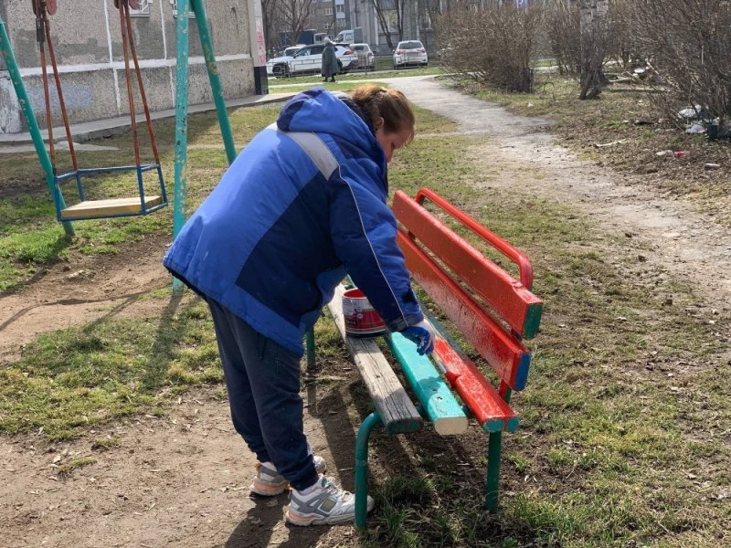 Совет депутатов не стал дожидаться официально назначенной даты субботника и вчера вышел на уборку