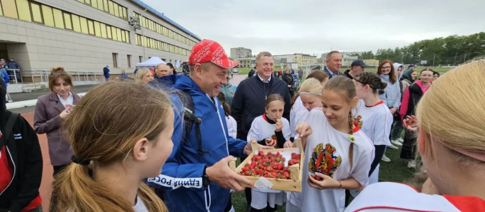 Для улыбок и искренних эмоций: городской Совет депутатов окружил заботой юное население Ачинска