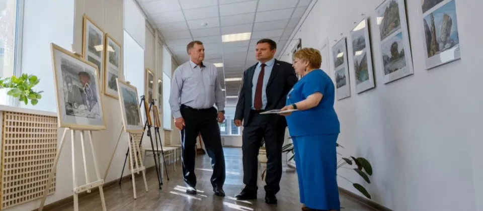 В честь Дня защиты детей депутаты сделали подарок художественной школе имени Знака